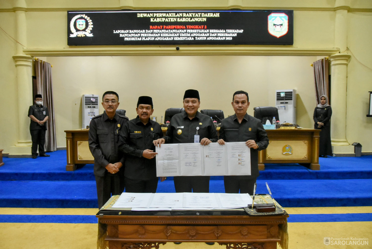 18 September 2023 - Penjabat Bupati Sarolangun Menghadiri Rapat Paripurna Tingkat 2 di Gedung DPRD Kabupaten Sarolangun