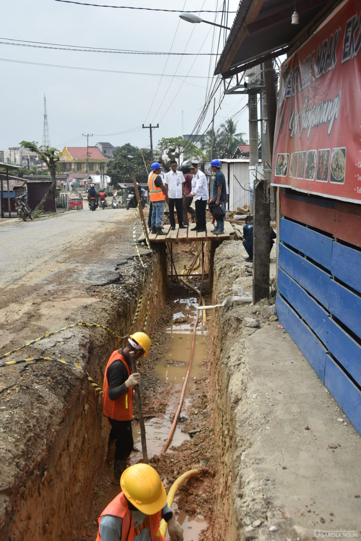 20 September 2023 - Penjabat Bupati Sarolangun Mengecek Lokasi Pembangunan Saluran Irigasi&nbsp; di Kelurahan Sukasari