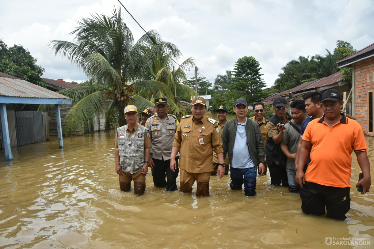 16 Januari 2024 - Meninjau Lokasi Terdampak Banjir Di Kecamatan Mandiangin