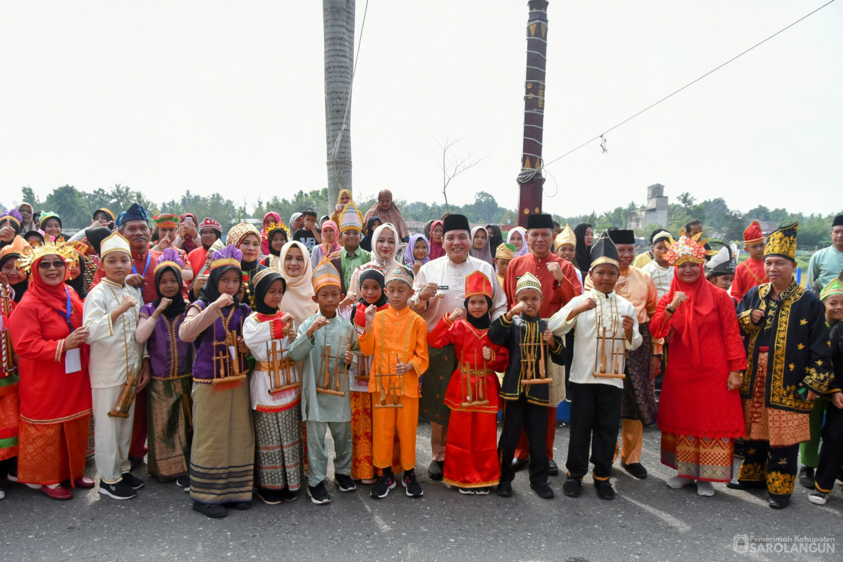 18 November 2023 - Penjabat Bupati Sarolangun Menghadiri&nbsp; Dan Membuka Pawai Budaya Multietnis Dalam Rangka HUT PGRI Ke 78 dan Hari Guru Nasional 2023 di Rumah Dinas Bupati Sarolangun