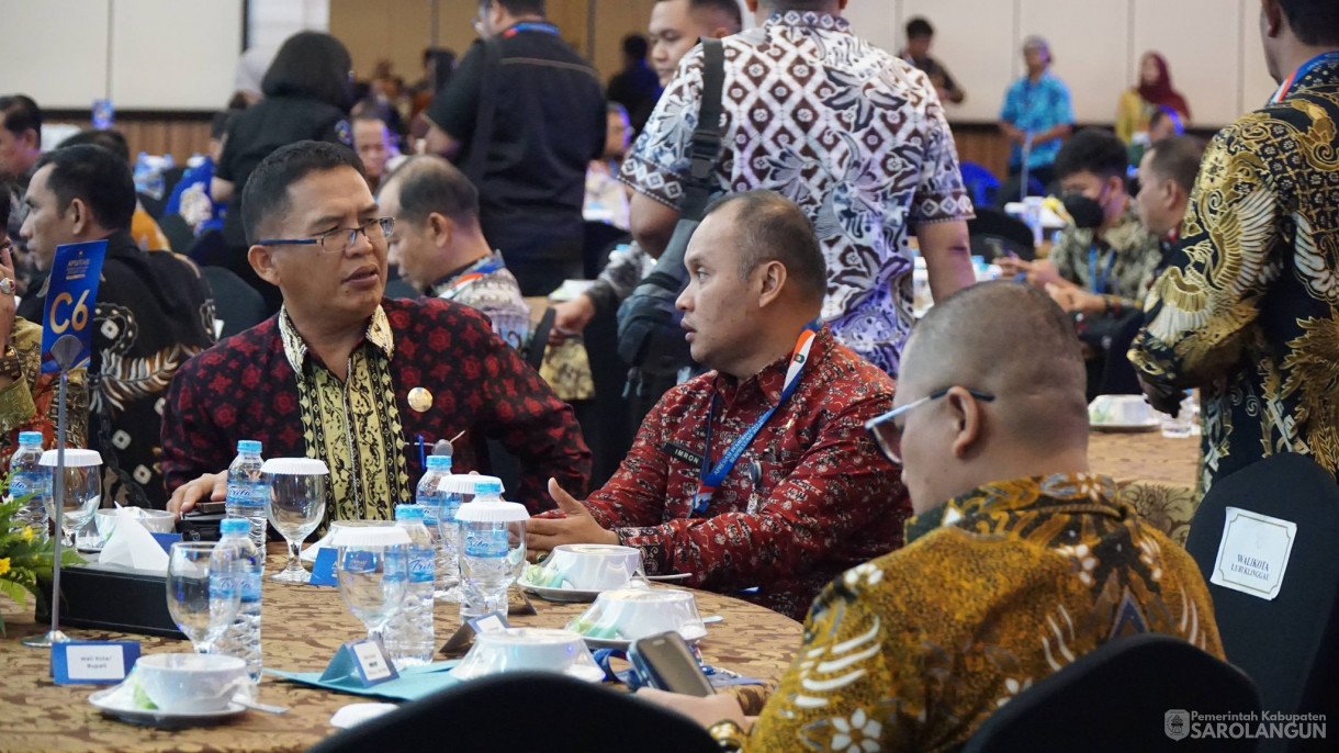 25 April 2026 Sekretaris Daerah Kabupaten Sarolangun Menghadiri Forum Diskusi pada Acara Apresiasi Pemerintah Daerah Berprestasi 2026 di Wyndham Hotel Palembang