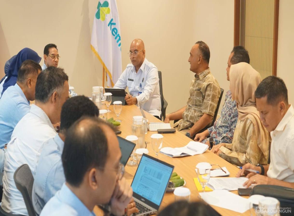 19 Mei 2026 Bupati Sarolangun di dampingi oleh Wakil Bupati Sarolangun dan Waka I DPRD Kab. Sarolangun melakukan Audiensi dengan Wakil Menteri Kesehatan RI dalam rangka Pembinaan Kesehatan Wilayah Provinsi Jambi yang bertempat di Kantor Kemenkes RI