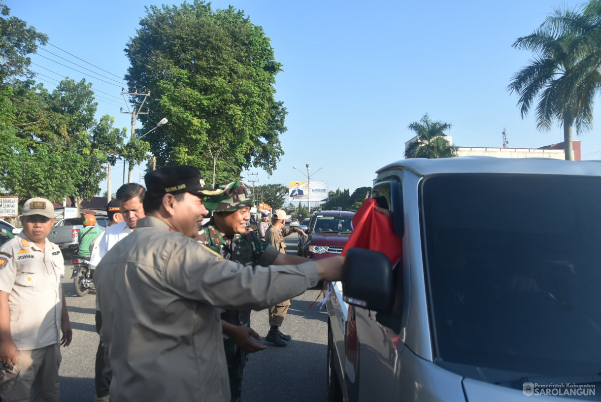 10 Agustus 2024 -&nbsp;Pembagian Bendera Merah Putih Dalam Rangka Menyambut Hari Kemerdekaan RI Ke 79, Bertempat di Depan Bank Jambi