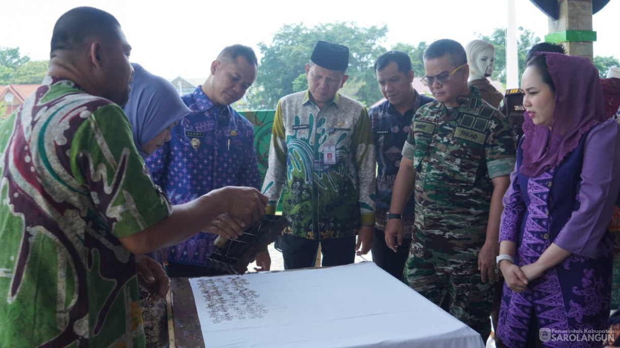 9 Oktober 2025&nbsp; Memperingatan Hari Batik Nasional Bertempat di lapangan gunung kembang kabupaten Sarolangun