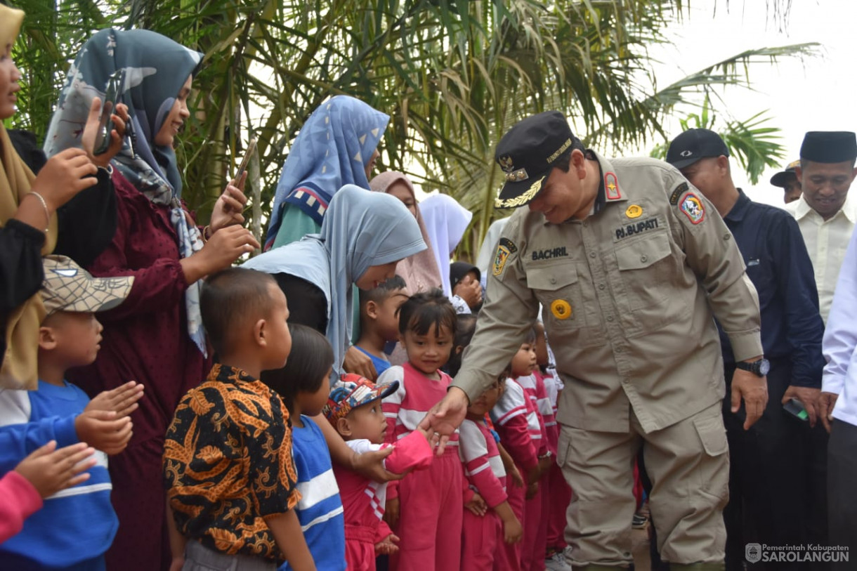 25 November 2023 - Tanam Padi Sawah Di Kelompok Tani Suka Damai Bersama Forkopimda Sarolangun Di Desa Sungai Bemban Kec. Batang Asai