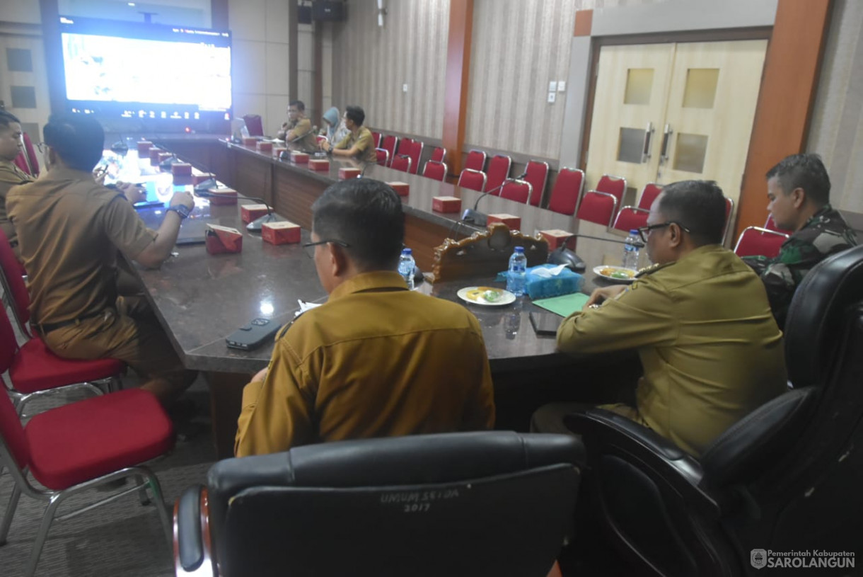 23 Desember 2024 - Rapat TPID Via Zoom Meeting di Ruang Pola Kantor Bupati Sarolangun