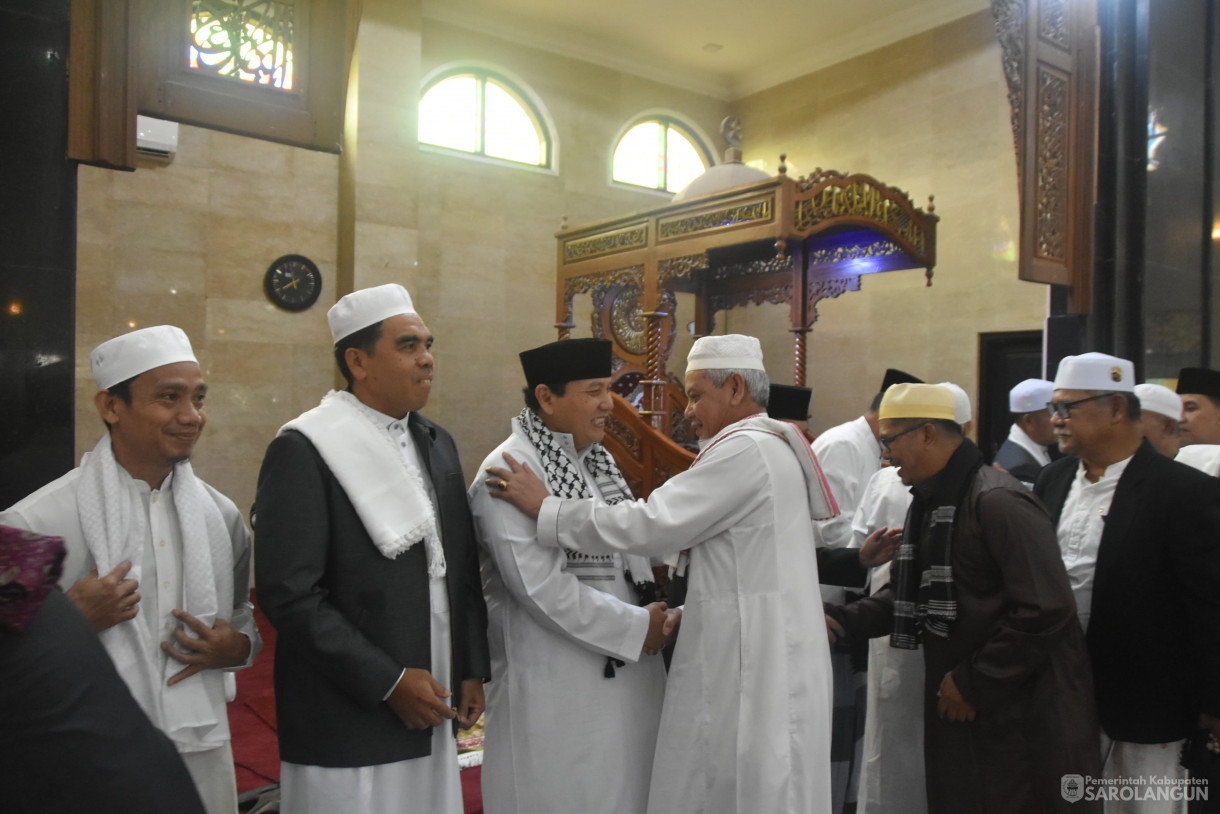 17 Juni 2024 - Sholat Idul Adha Di Masjid Assulthon Dan Serah Terima Hewan Kurban Dari Pemkab Sarolangun Untuk  Masjid Assulthon