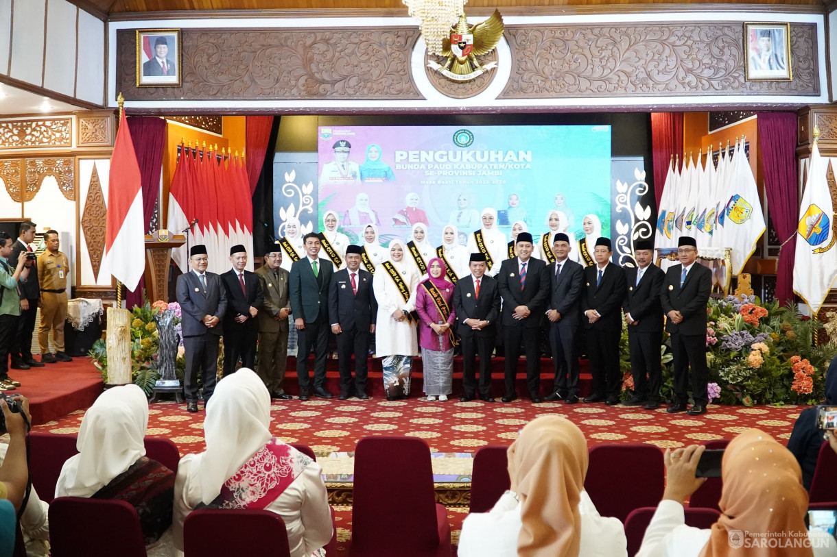 10 Maret 2025 - Pelantikan Ketua TP PKK, Bunda PAUD, Ketua Dekranasda Se Provinsi Jambi Bertempat di Auditorium Rumah Dinas Gubernur Jambi