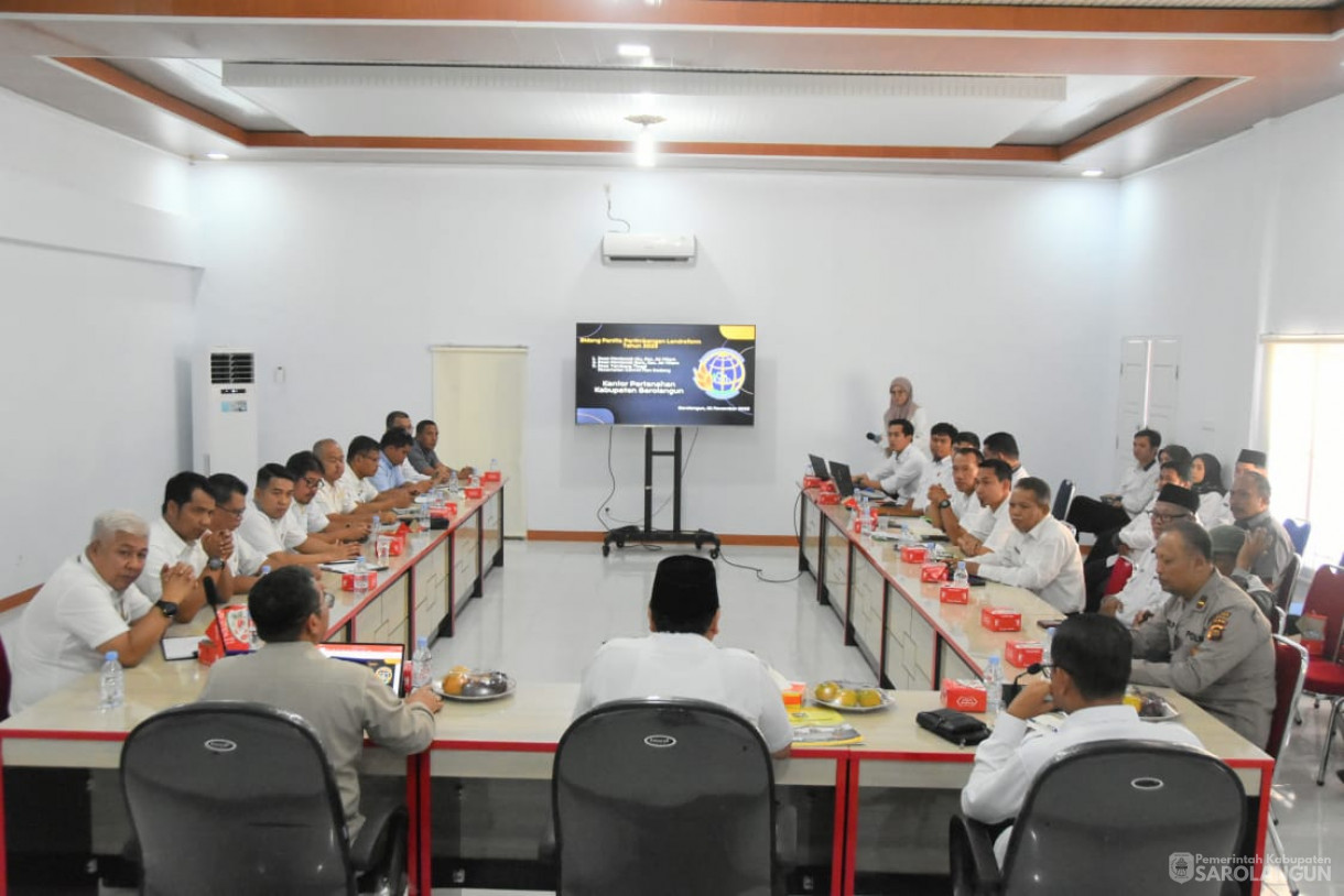 1 November 2023 - Penjabat Bupati Sarolangun Menghadiri Sidang Panitia Pertimbangan Landreform di Kantor Pertanahan Kabupaten Sarolangun