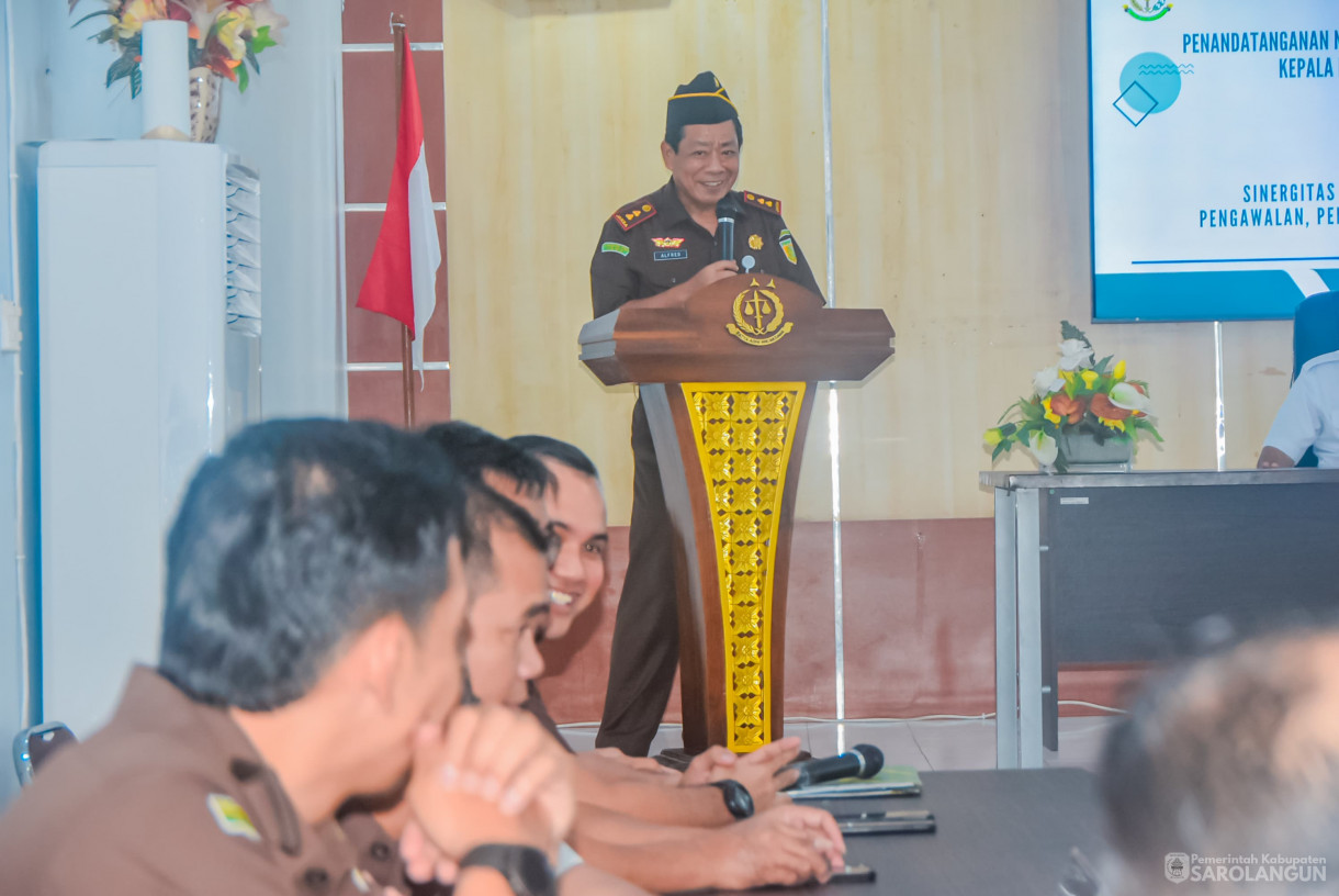 26 Maret 2025 - Penandatanganan Nota Kesepakatan dan Perjanjian Kerjasama Kepala Kejaksaan Negeri Sarolangun Dengan Bupati Sarolangun Dalam Rangka Sinergitas Pelaksanaan Tugas Dan Fungsi Pengawalan, Pengawasan dan Pemanfaatan Dana Desa di Aula Kejaksaa