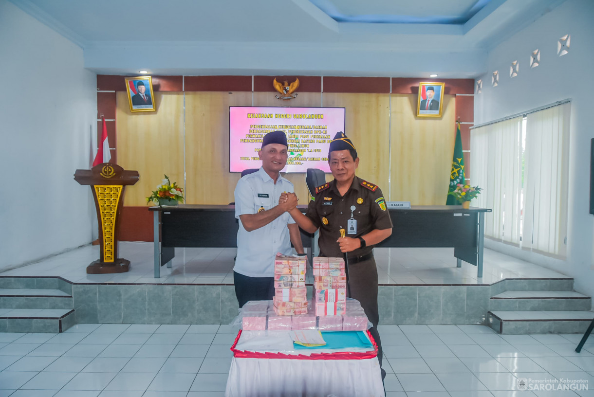 26 Maret 2025 - Penandatanganan Nota Kesepakatan dan Perjanjian Kerjasama Kepala Kejaksaan Negeri Sarolangun Dengan Bupati Sarolangun Dalam Rangka Sinergitas Pelaksanaan Tugas Dan Fungsi Pengawalan, Pengawasan dan Pemanfaatan Dana Desa di Aula Kejaksaa