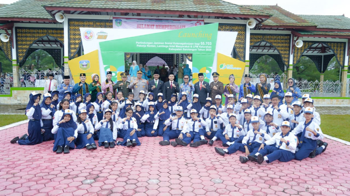 28 Oktober 2025 Upacara Hari Peringatan Sumpah Pemuda Ke 97 Tahun 2025 , Launching Perlindungan Jamsostek Bagi Pekerja Rentan, Lembaga Adat Masyarakat dan LPM Kelurahan dan&nbsp;Penyerahan Satu Unit Truk Sampah Ke Dinas LHD Sarolangun&nbsp;&nbsp;