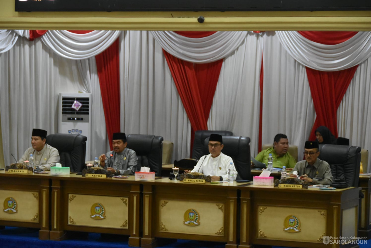 22 Agustus 2023 - Penjabat Bupati Sarolangun Dr. Ir. Bachril Bakri, M.App, Sc Menghadiri Rapat Paripurna Tingkat I Tahap II di Gedung DPRD Kabupaten Sarolangun