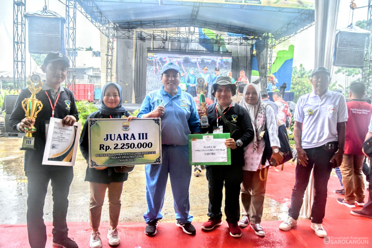 16 November 2023 - Penjabat Bupati Sarolangun Menghadiri Hari Krida Pertanian Tingkat Provinsi Jambi Di Tepian Danau Sipin Kota Jambi