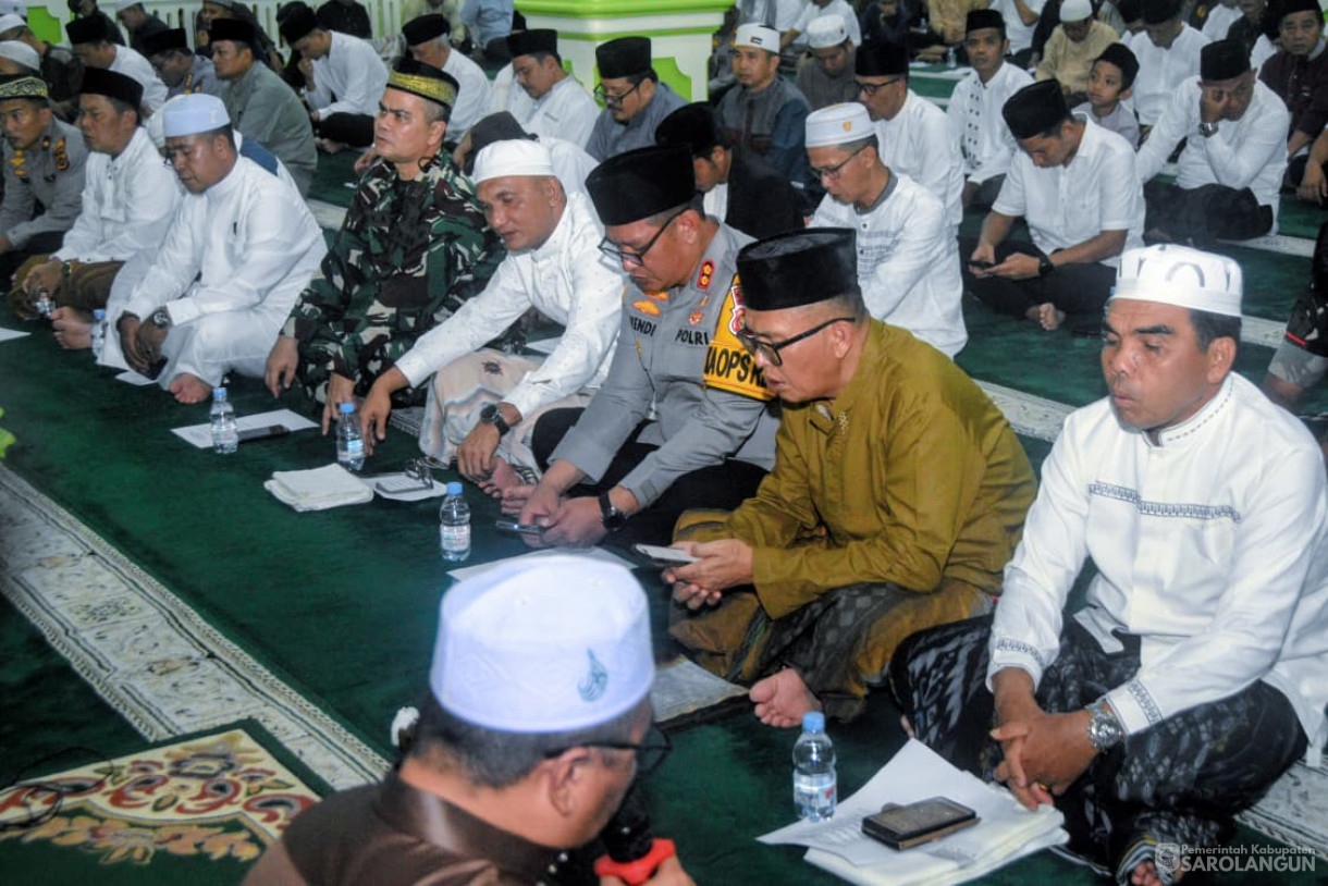 31 Desember 2025 Sholat Maghrib Berjamaah dilanjutkan Yasinan, Dzikir, dan Doa Bersama Tahun Baru 2026 Masehi di Masjid Alfalah Sarolangun