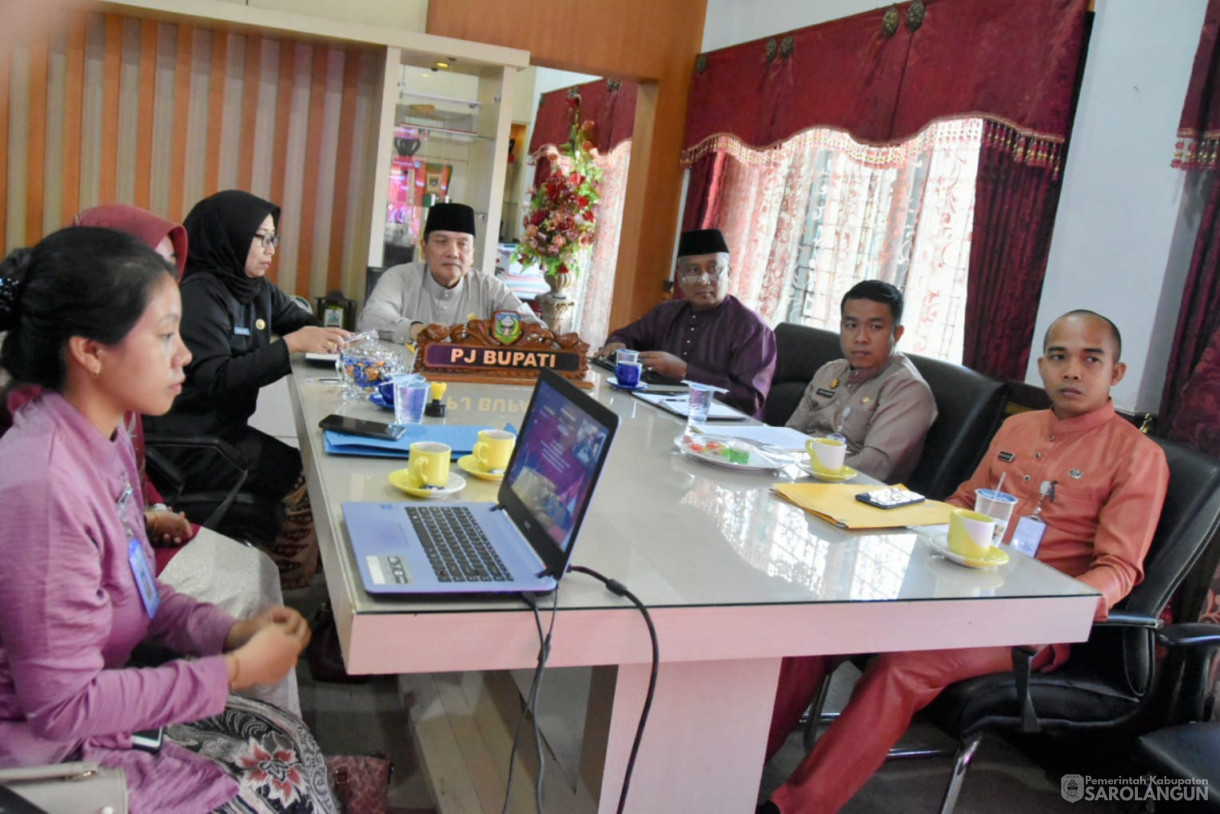 22 Agustus 2023 - Penjabat Bupati Sarolangun Dr. Ir. Bachril Bakri, M.App, Sc Menghadiri Zoom Meeting&nbsp; Penandatanganan Kerjasama Optimalisasi Pemungutan Pajak Pusat Dan Daerah