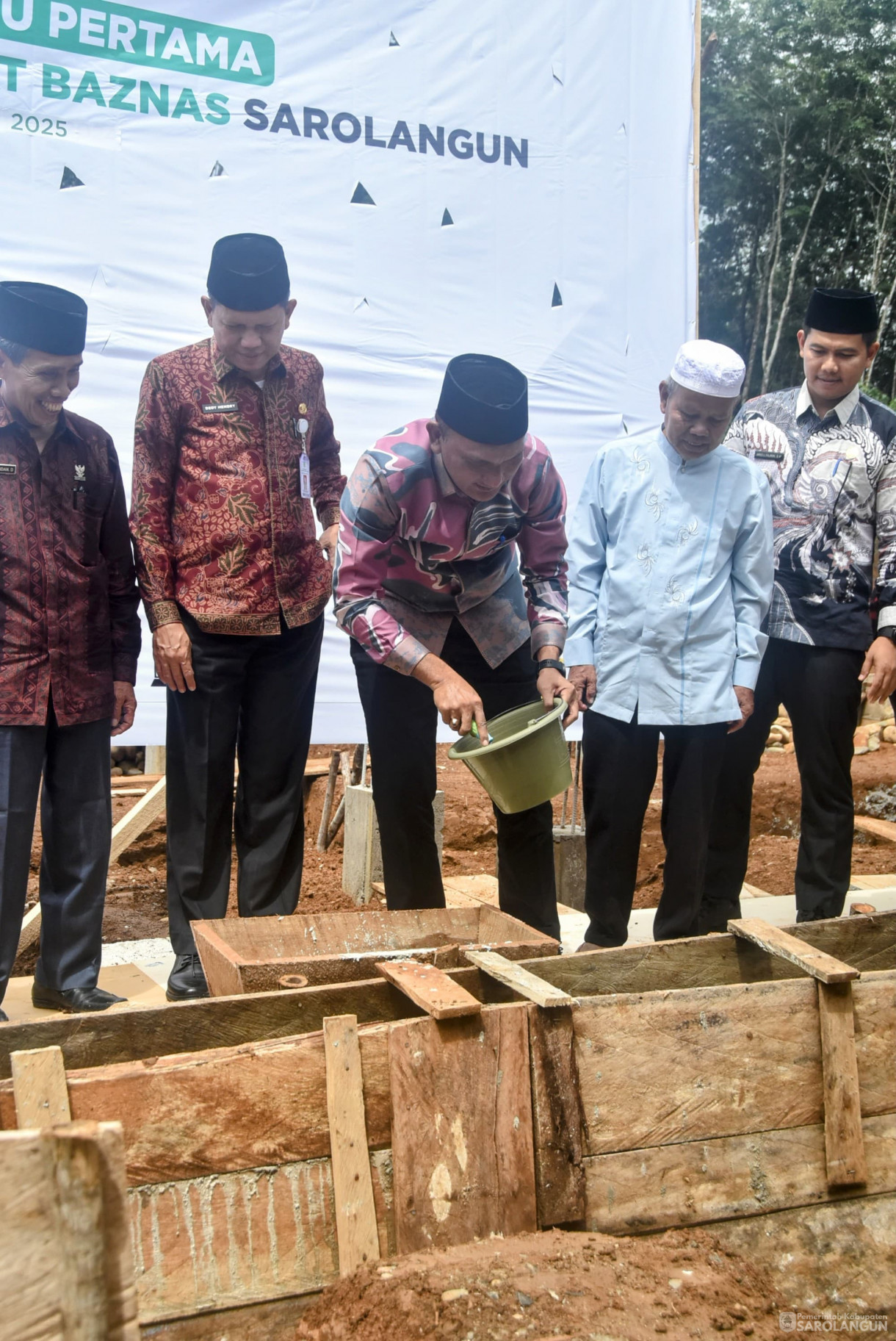 6 Maret 2025 -&nbsp;Peletakan Batu Pertama Pembangunan Rumah Sehat Baznas di Desa Tanjung Kecamatan Bathin VIII