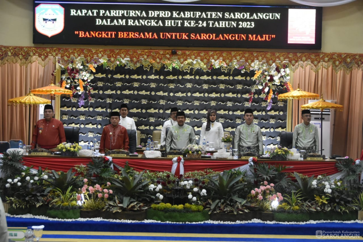 12 Oktober 2023 - Penjabat Bupati Sarolangun Menghadiri Rapat Paripurna HUT Sarolangun Ke24 di Gedung DPRD Kabupaten Sarolangun
