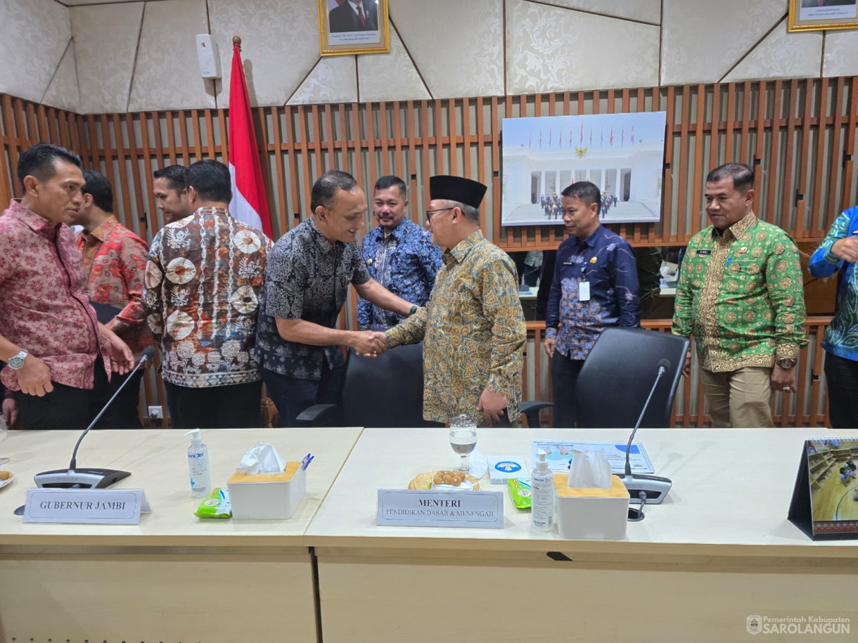 6 Juli 2025 - Bupati Sarolangun Hadiri Audiensi Bersama Gubernur Jambi ke Kementerian Pendidikan Dasar dan Menengah RI di Jakarta