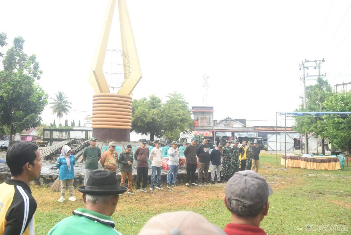 23 Mei 2025 - Bupati Sarolangun ikut Gelar Karya Bakti Bersama Kodim 0420 Sarko