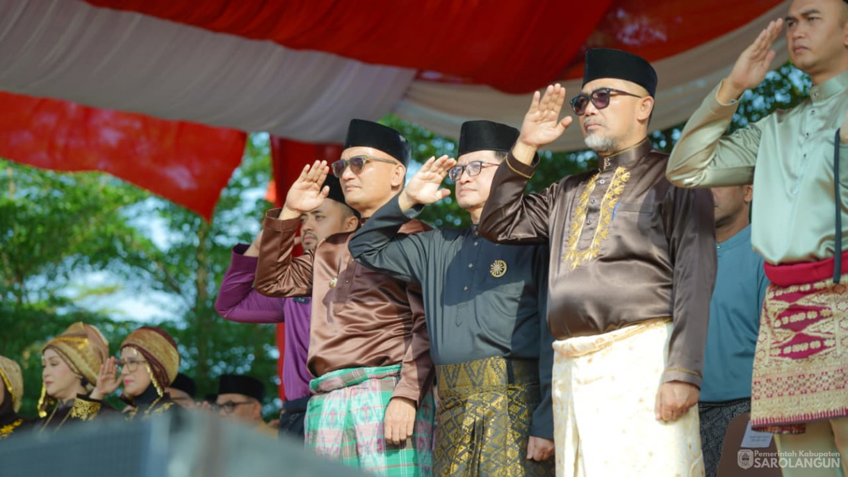 5 Januari 2026 Mengikuti Upacara HUT Provinsi Jambi, Serta Menyerahkan Donasi Pemerintah Daerah Kabupaten Sarolangun Untuk Bencana Alam Sumatera.