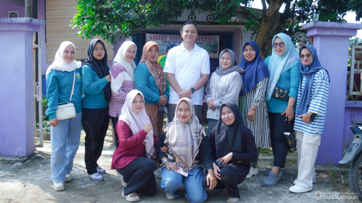 10 Oktober 2025 Wakil Bupati Sarolangun Gotong Royong Bersama Masyarakat