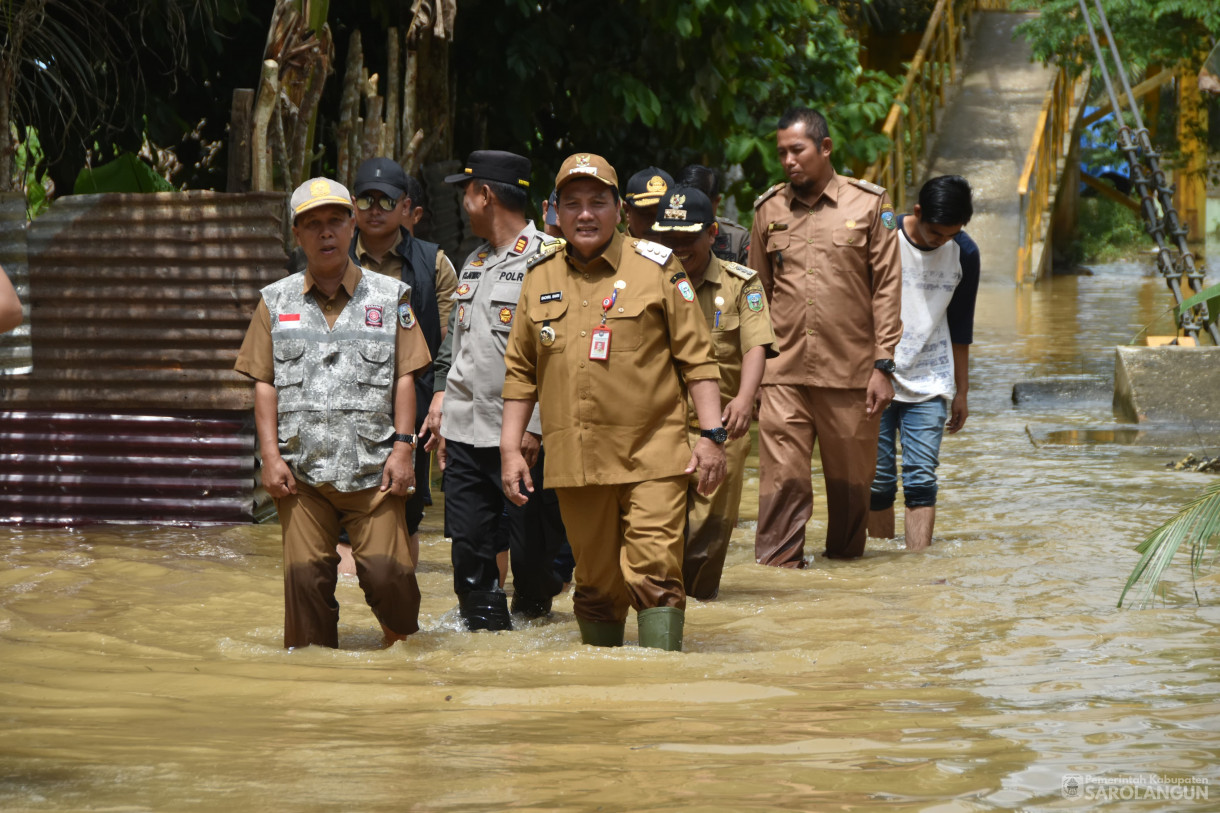 16 Januari 2024 - Meninjau Lokasi Terdampak Banjir Di Kecamatan Mandiangin