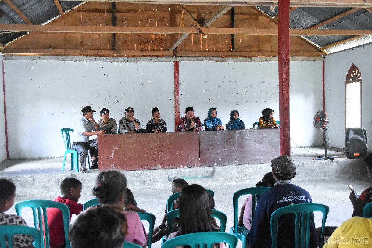 30 Maret 2024 - Penyerahan Bantuan Program Bapak Asuh Anak Stunting Untuk Keluarga Berisiko Stunting Dan Bantuan Penanganan Kemiskinan Ekstrim Bagi Suku Anak Dalam Di D