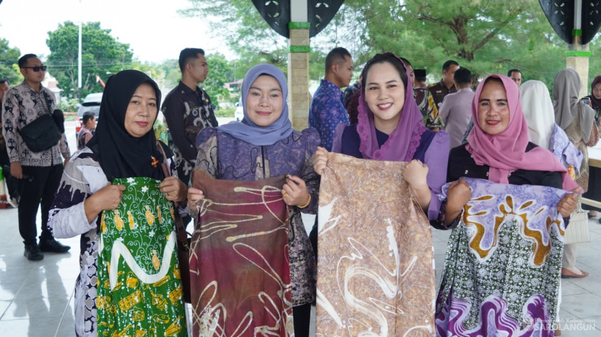 9 Oktober 2025&nbsp; Memperingatan Hari Batik Nasional Bertempat di lapangan gunung kembang kabupaten Sarolangun
