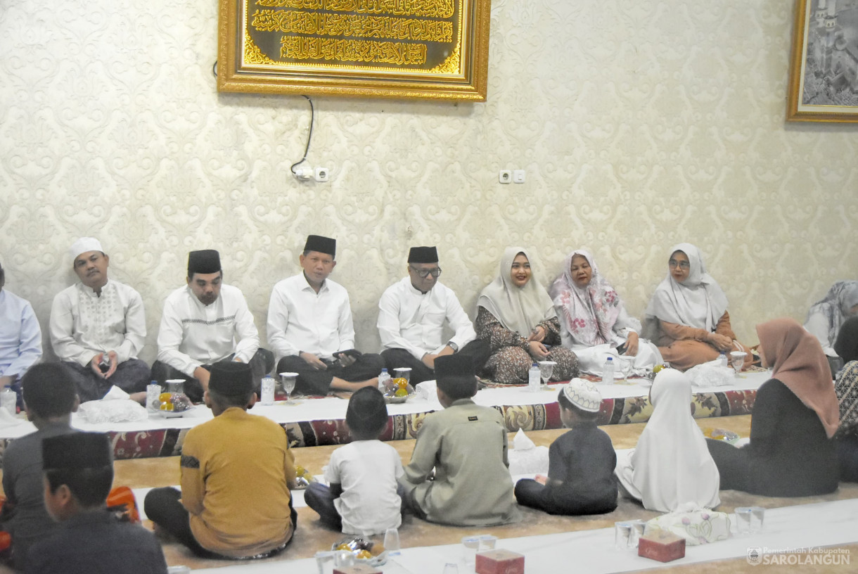 2 Januari 2025 - Yasinan Dan Doa Bersama Serta Santunan Kepada Anak Yatim, Bertempat di Rumah Dinas Bupati Sarolangun