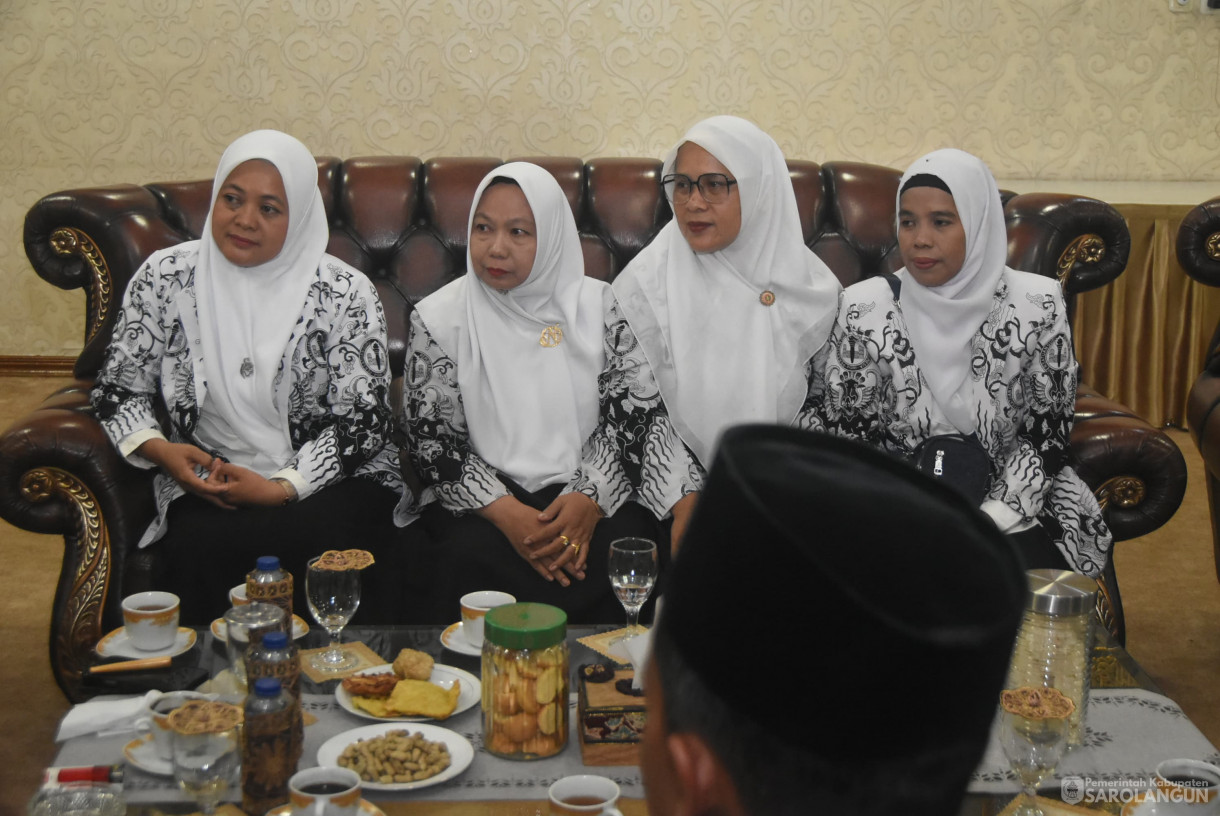 24 Juli 2025- Silaturahmi Dengan Pengurus PGRI&nbsp; di Rumah Dinas Bupati Sarolangun