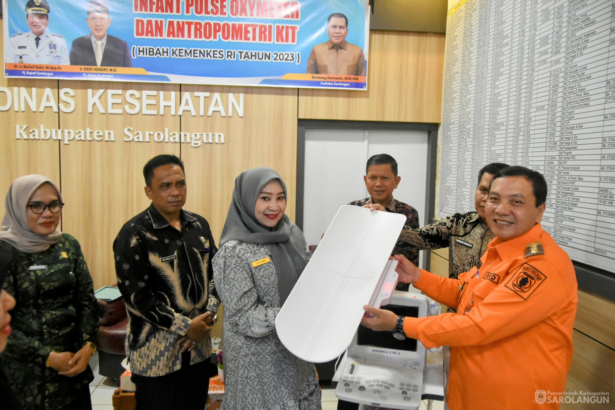 18 Januari 2024 - Penyerahan Alat Kesehatan Hibah Kemenkes RI Tahun 2023 Di Dinas Kesehatan Kabupaten Sarolangun