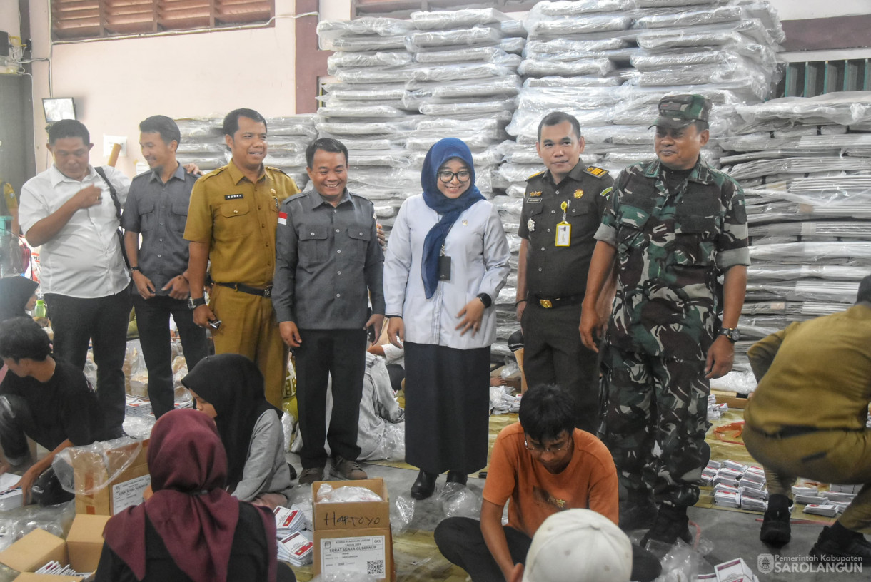 22 Oktober 2024 -&nbsp;Monitoring Pelipatan Surat Suara Pilgub, Bertempat di Kantor KPU Sarolangun