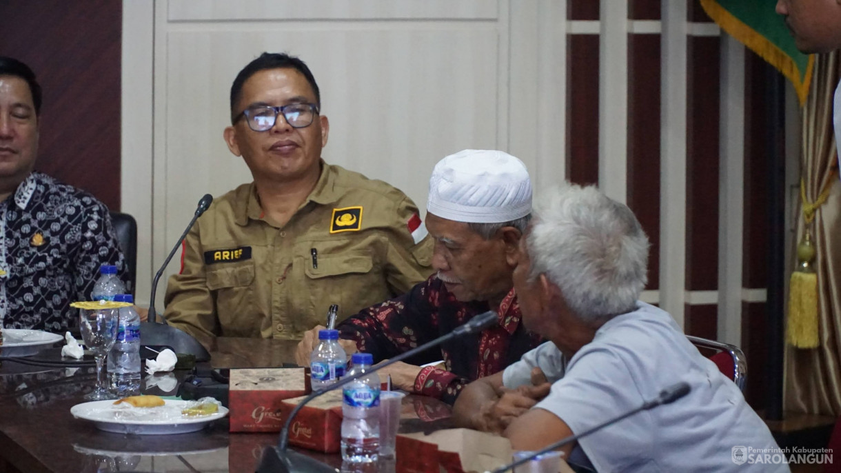 17 April 2026 Penandatanganan Surat Kesepakatan Perdamaian Antara Warga SAD dengan PT SAL di Ruang Pola Utama Kantor Bupati Sarolangun.