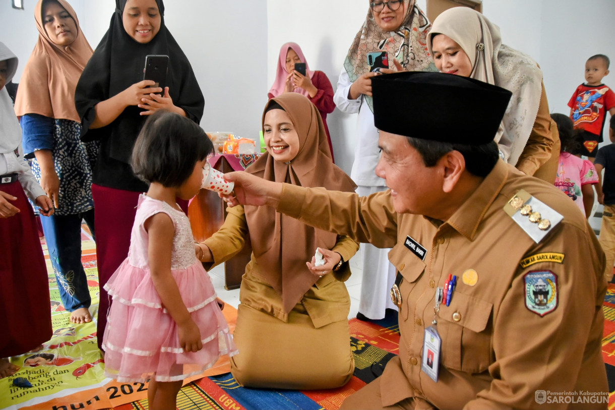 28 November 2023 - Meninjau Dan Memberikan Makan Pada Anak Beresiko Stunting Di Rumah Cegah Stunting Desa Bernai