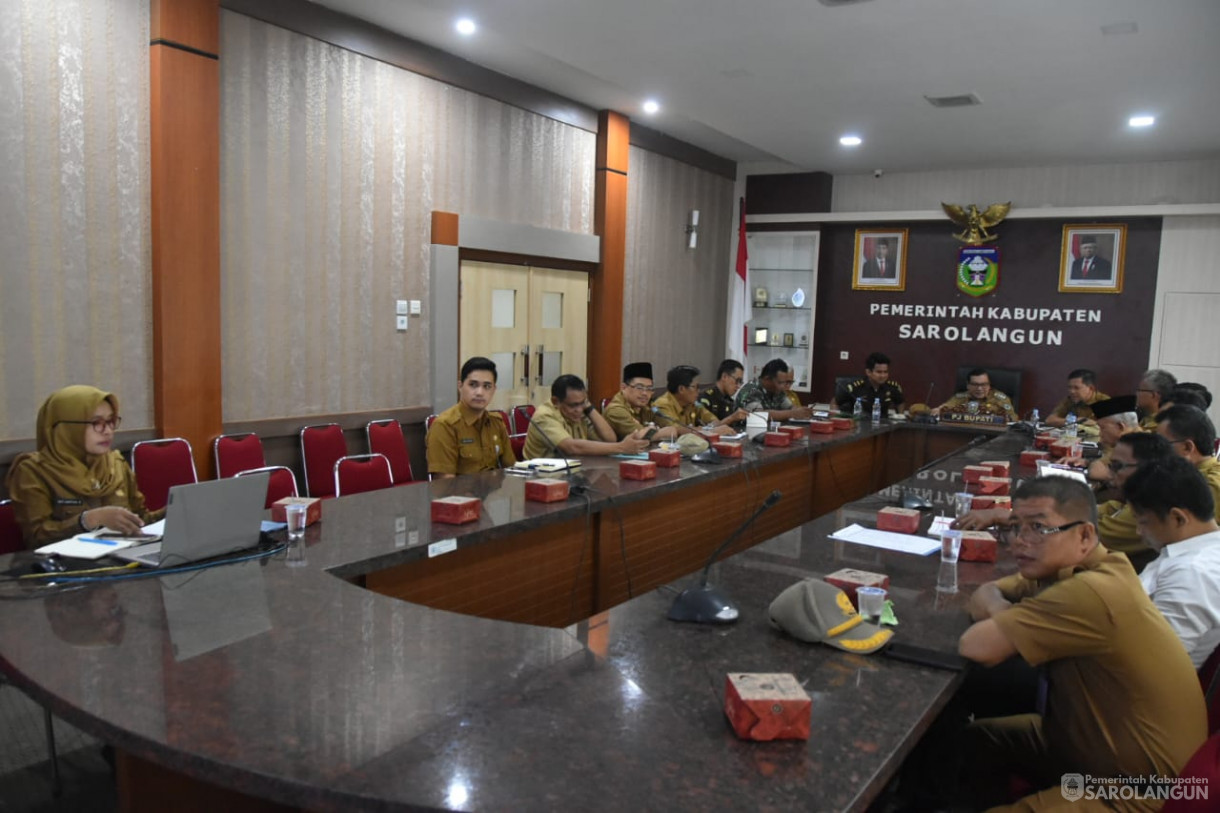 23 Oktober 2023 - Penjabat Bupati Sarolangun Menghadiri Zoom Meeting Rapat TPID Di Ruang Pola Kantor Bupati Sarolangun