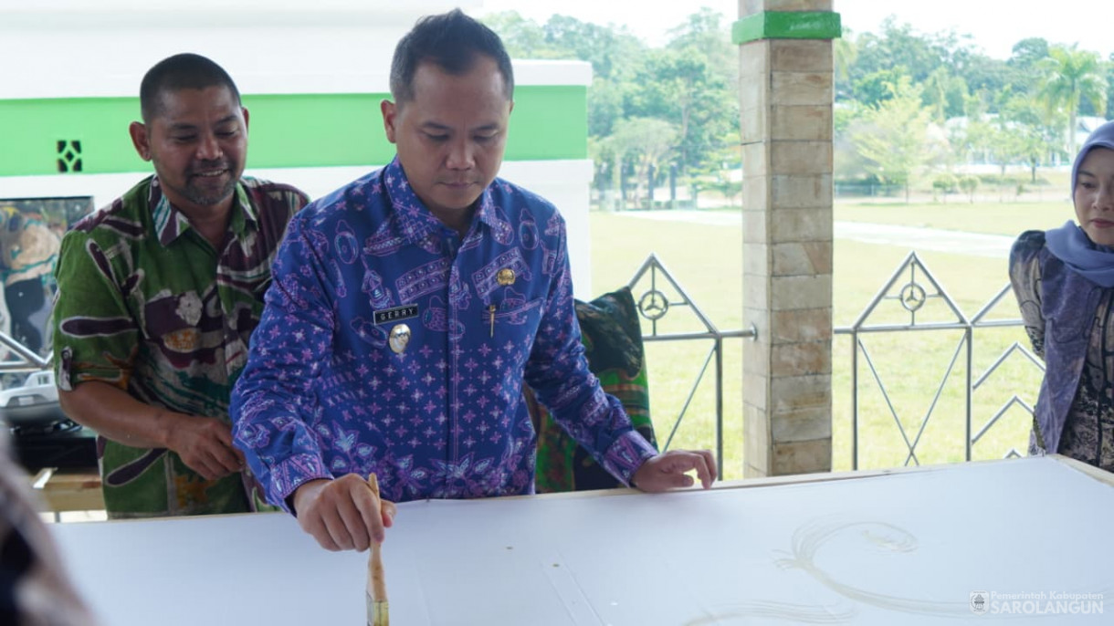 9 Oktober 2025&nbsp; Memperingatan Hari Batik Nasional Bertempat di lapangan gunung kembang kabupaten Sarolangun