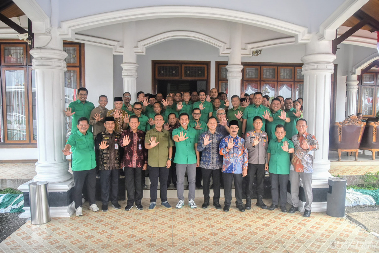 8 Agustu 2025 - Penandatanganan Kerjasama Antara Pemerintah Kabupaten Sarolangun dengan Pemerintah Kabupaten Batanghari di Rumah Dinas Bupati Sarolangun