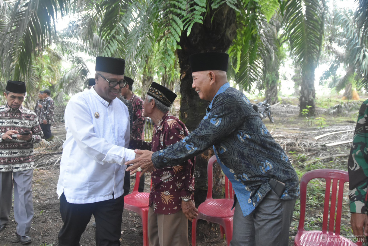 11 Oktober 2024 -&nbsp;Penyerahan 8 Ekor Sapi, Kambing, dan Launching Kotak Infaq Program Baznas Kepada Mustahik Dhuafa, Bertempat di Desa Petiduran Baru Kecamatan Mandiangin Timur