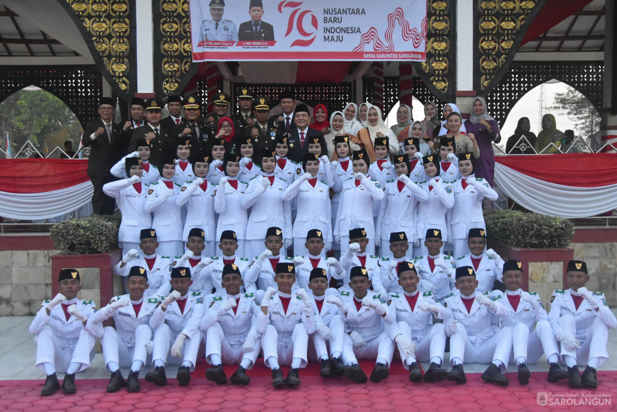 17 Agustus 2024 -&nbsp;Upacara Penurunan Bendera Merah Putih Dalam Rangka HUT RI Ke 79, Bertempat di Lapangan Gunung Kembang Sarolangun