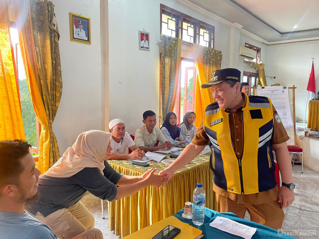 27 Februari 2024 - Meninjau Pelaksanaan Rapat Pleno Rekapitulasi Dan Penetapan Hasil Penghitungan Perolehan Suara Oleh KPU Sarolangun Tingkat Kecamatan Pelawan Di Kantor Camat Pelawan