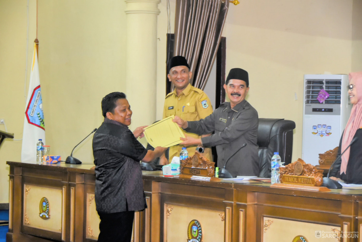 28 April 2025 - Rapat Paripurna Tingkat I Tahap II Pandangan Umum Fraksi DPRD Terhadap Penyampaian Laporan Keterangan Pertanggungjawaban Bupati Sarolangun Tahun 2024