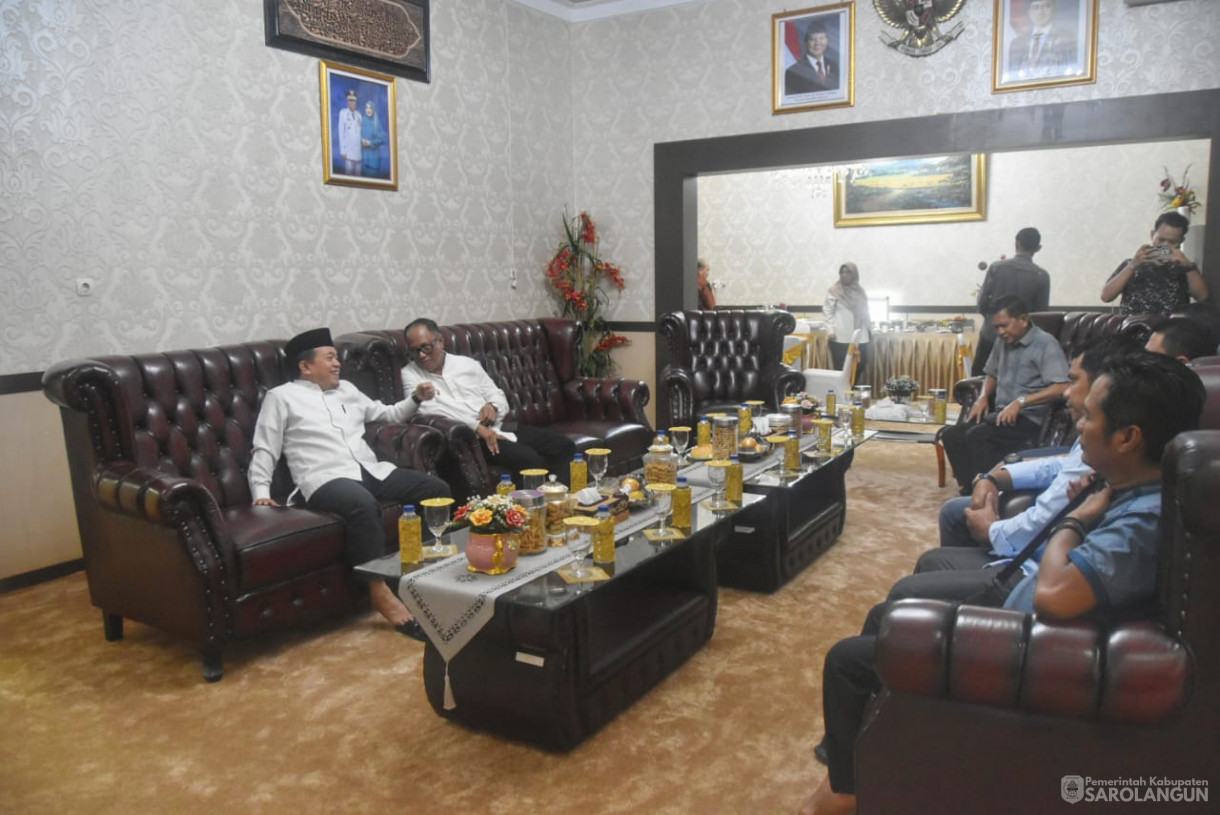 7 Februari 2025 - Silaturahmi Dan Makan Malam Bersama Gubernur Jambi di Rumah Dinas Bupati Sarolangun 