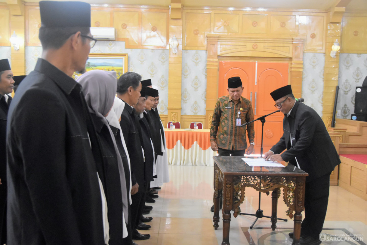 3 Oktober 2024 - Pengukuhan Pengurus Forum Kerukunan Umat Beragama di Ruang Aula Utama Kantor Bupati Sarolangun