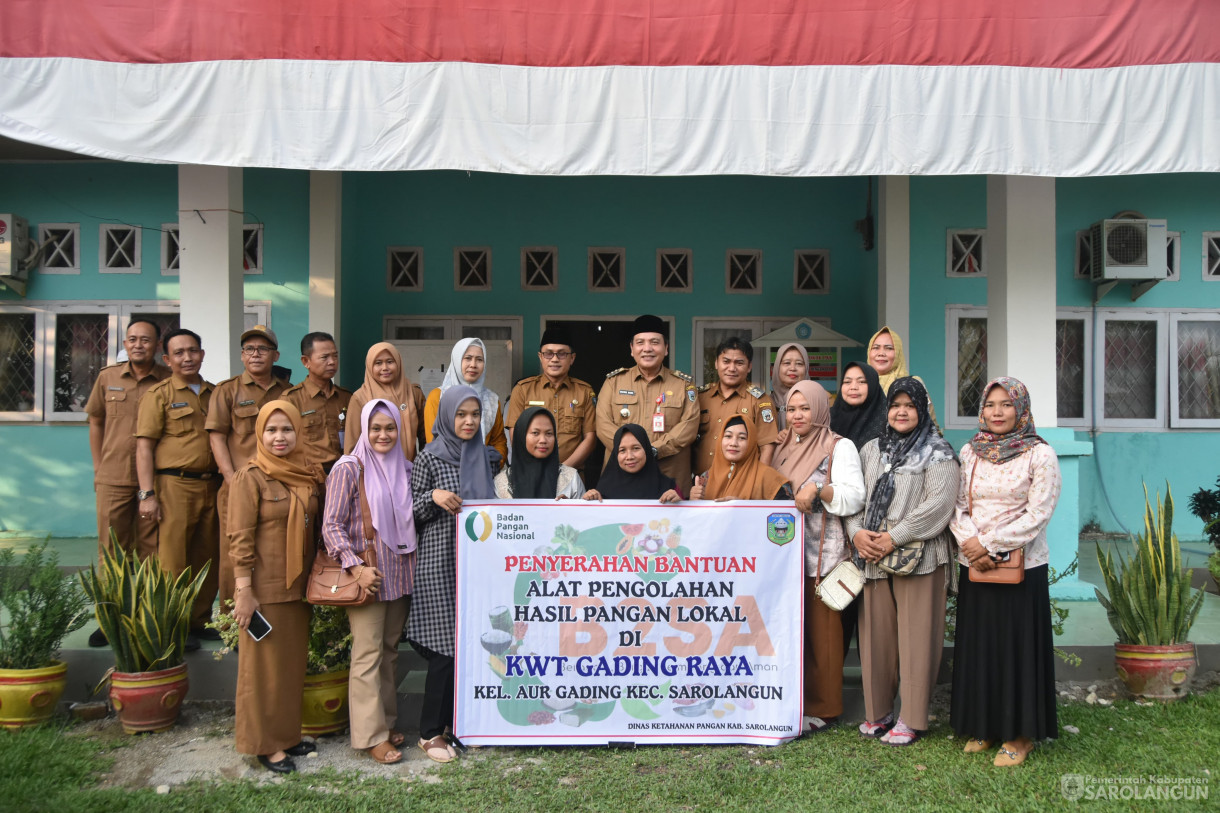 11 Desember 2023 - Penyerahan Bantuan Alat Pengolahan Hasil Pangan Lokal Di Kwt Gading Raya Kel. Aur Gading Kec. Sarolangun