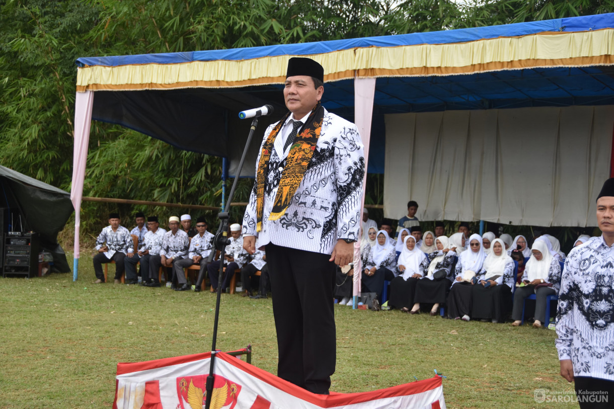 25 November 2023-Upacara Memperingati HUT PGRI KE 78 Dan Hari Guru Nasional, (Transformasi Guru Wujudkan Indonesia Maju) Dilapangan Tengku Bujang Desa Sungai Baung Kec. Batang Asai Sarolangun