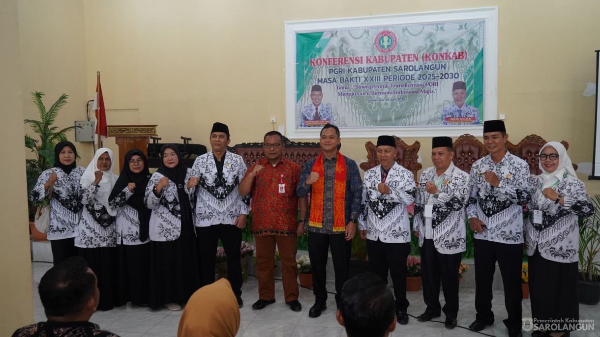 19 Juni 2025 -&nbsp;Membuka kegiatan Konfrensi Kabupaten PGRI Kabupaten Sarolangun masa Bakti XXIII Periode 2025 sd 2030
