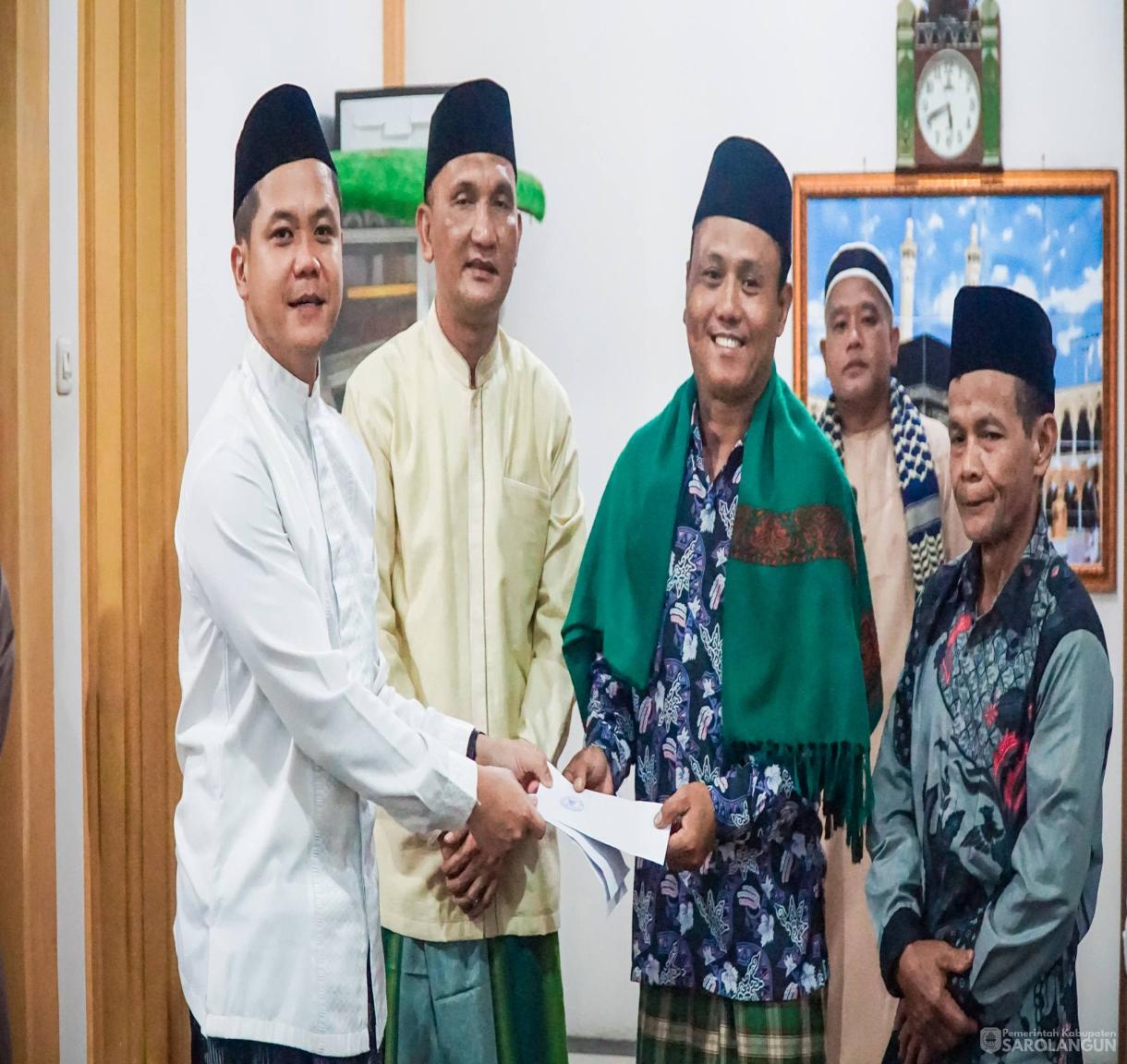 5 Juni 2026 Bupati Sarolangun, Wakil Bupati Sarolangun, Sekretaris Daerah Kabupaten Sarolangun Melaksanakan Subuh Keliling Berjamaah di Masjid Jami Attaufiq Kelurahan Gunung Kembang