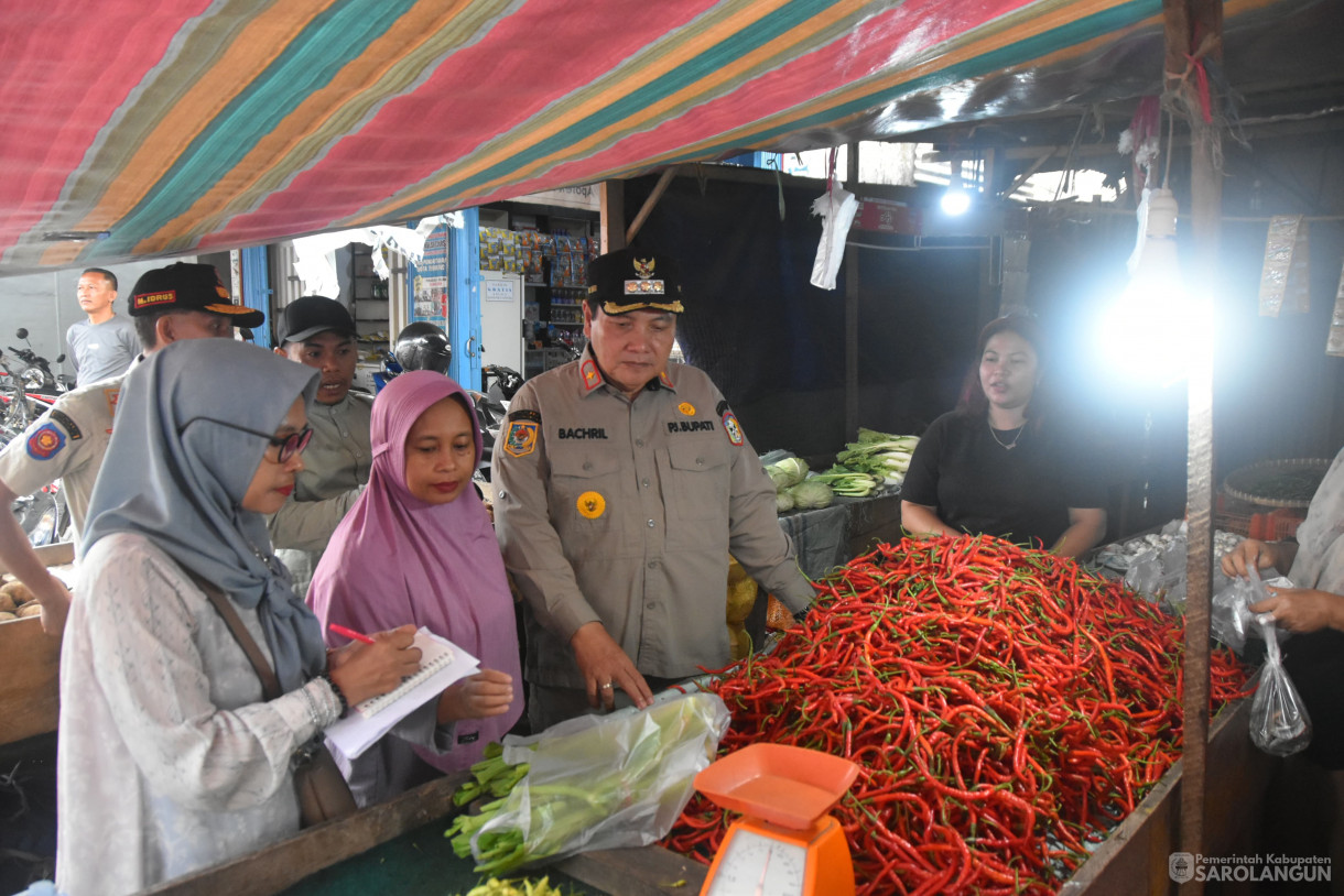 15 Juni 2024 - Sidak Pasar Dalam Rangka Mengecek Harga Dan Ketersediaan Bahan Pokok Mebjelang Hari Raya Idul Adha Di Pasar Atas Sarolangun