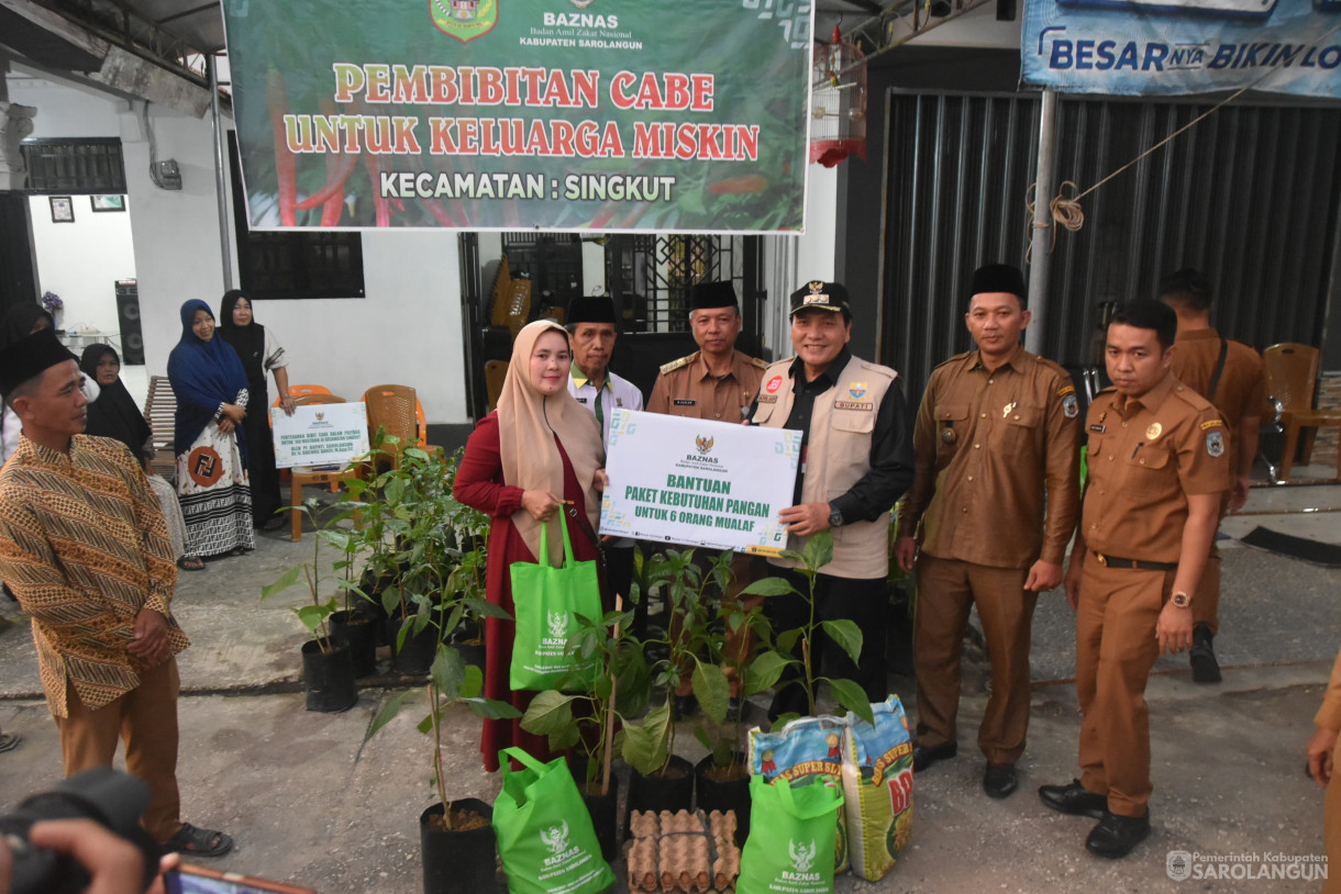 22 Juli 2024 -&nbsp;Penyerahan Bantuan Bibit Cabe, Bantuan Logistik Kemiskinan Ekstrim, Bantuan Sembako Untuk Muallaf, Bertempat di Desa Payo Lebar Kecamatan Singkut